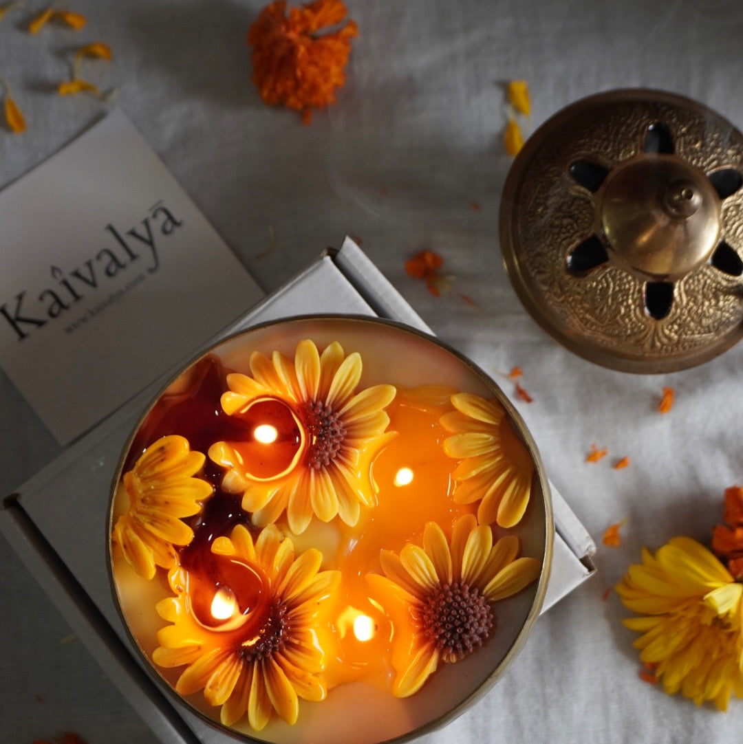 Hammered urli Candle